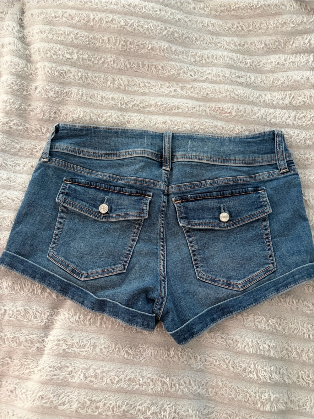Hollister Women's Dark Wash Ultra Low -Rise Jean Shortie Short — 12 - Picture 3 of 8